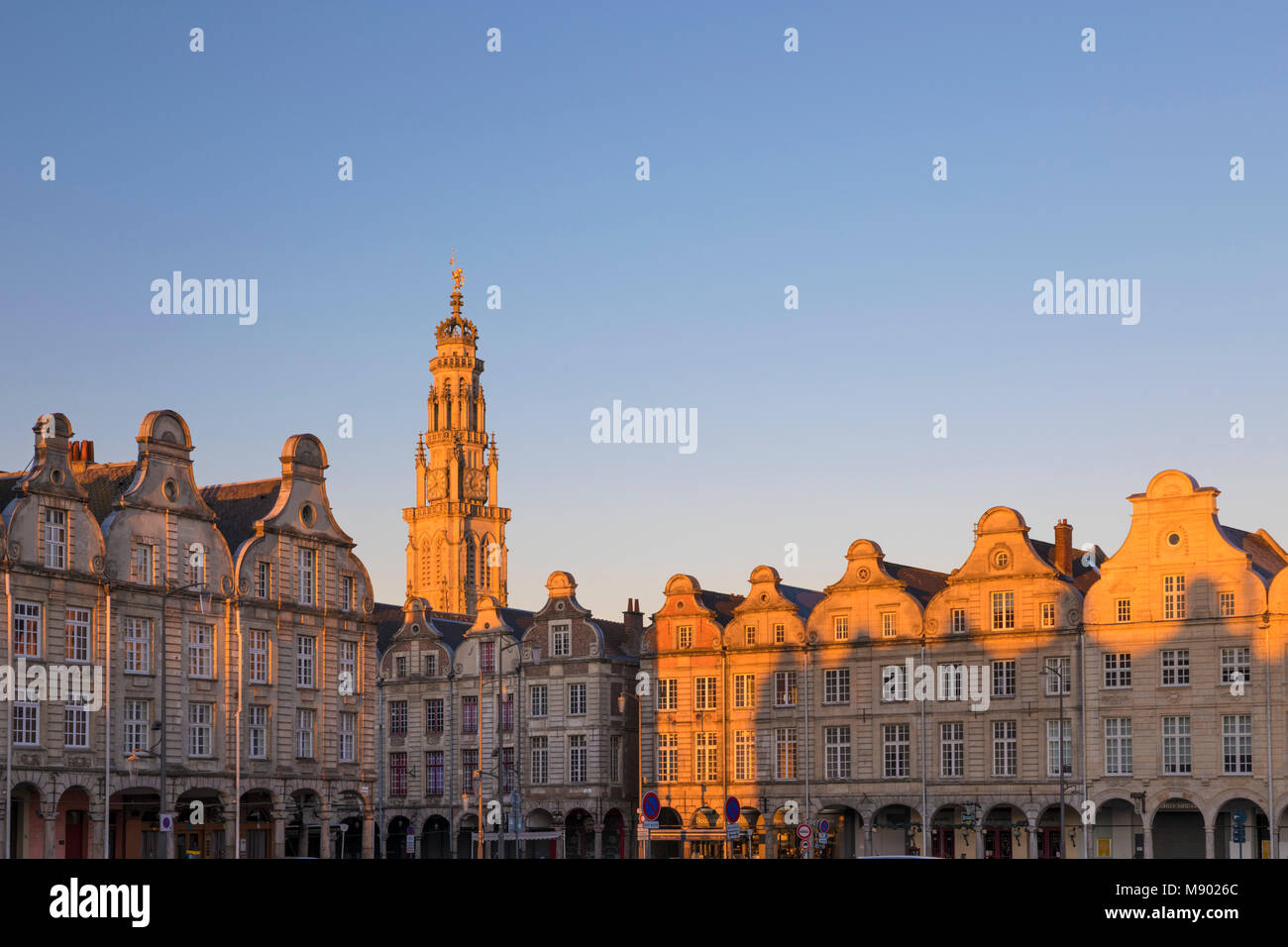 Flämischen Stil Fassaden auf der Grand Place, Arras, Pas-de-Calais, Ile-de-France, Frankreich, Europa Stockfoto