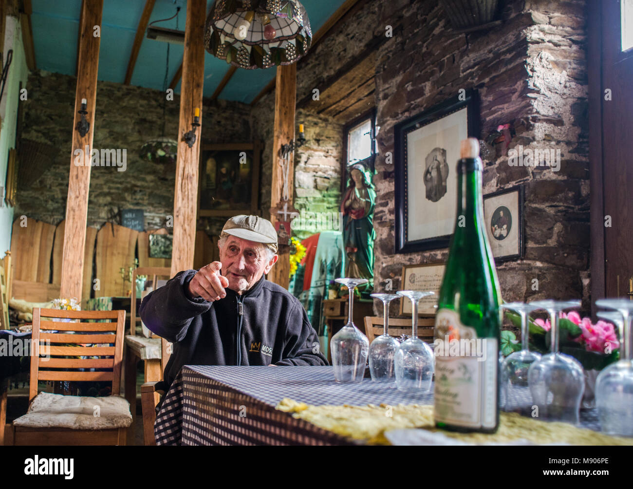 Herr Heinrich Braun, Winzer aus dem Ernst Dorf, an der Mosel, in der