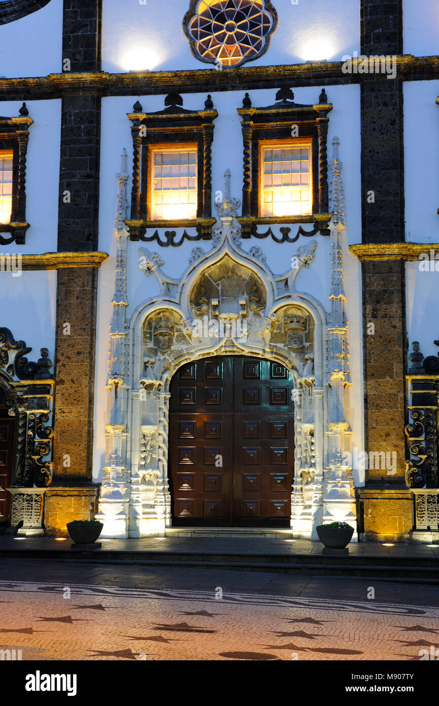 Portal der Motherchurch von São Sebastião, Ponta Delgada. São Miguel, Azoren. Portugal Stockfoto