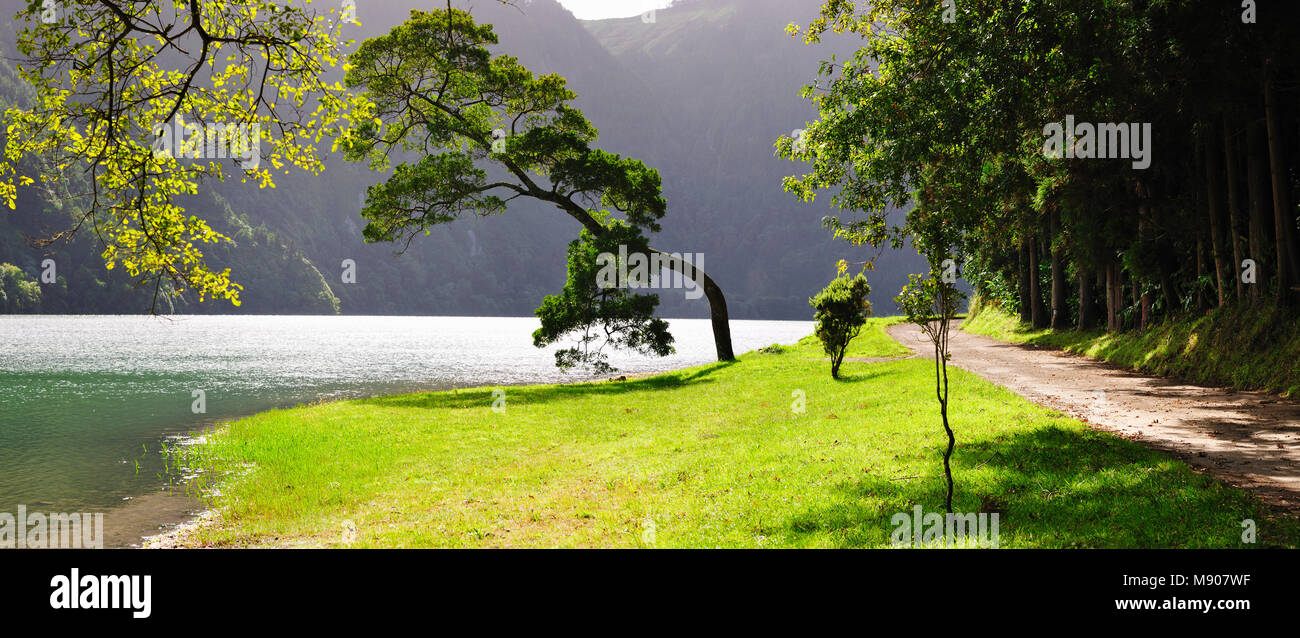 Sete Cidades See vulkanischen Ursprungs. Ein großer Krater mit 12 Kilometern im Umkreis, einer der am meisten besuchten Websites in São Miguel. Azoren, Portugal Stockfoto