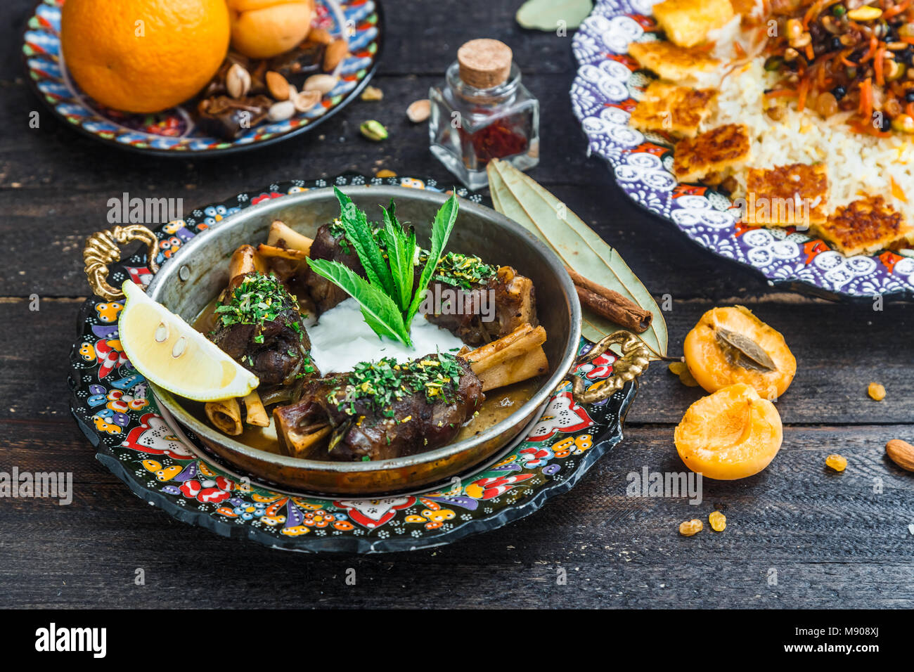 Lammkeule mit Joghurt und Minze, arabischen Stil Stockfoto