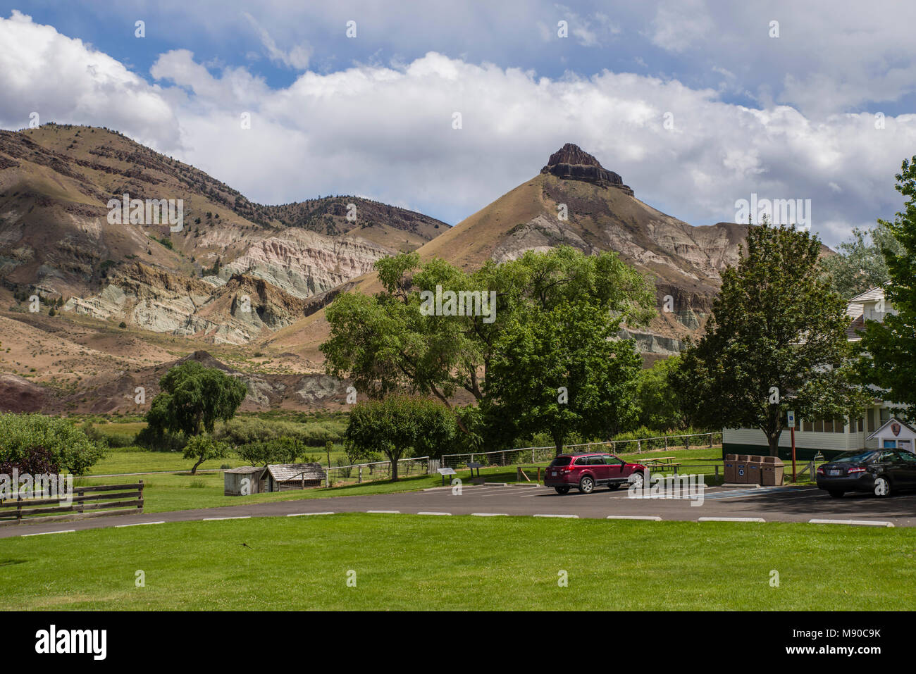 Schafe Rock aus dem Hof des Kann nicht Ranch Hauptquartier. Mitchell, Oregon Stockfoto