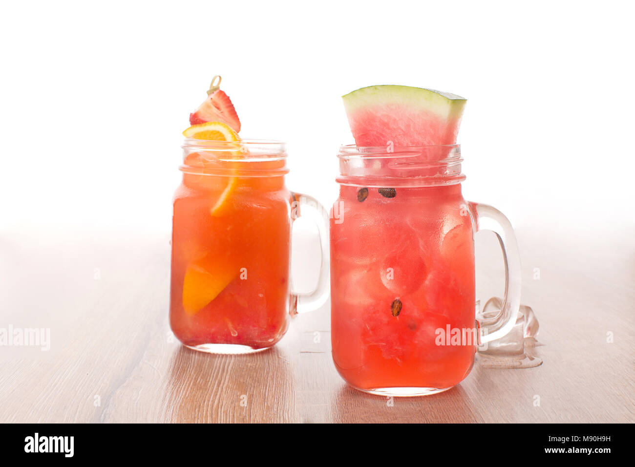 Zitrusfrüchte und Berry Getränke Stockfoto