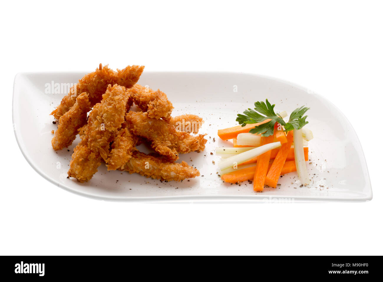 Huhn oder squid Schichten in Teig mit Gemüse Stockfoto