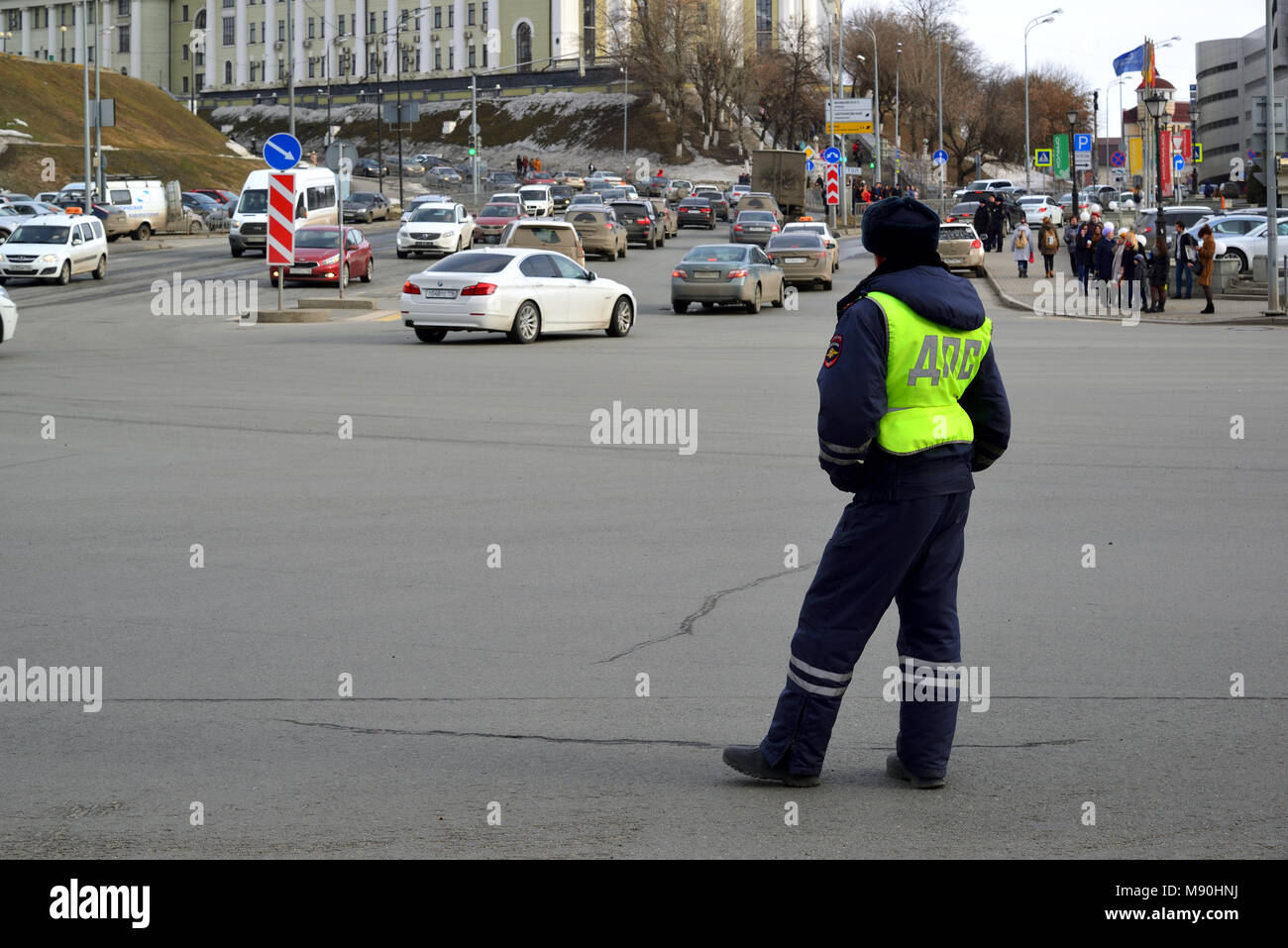 Kasan, Russland - Mar 27.2017. Mitarbeiter DPS während der Ausführung der Arbeiten Stockfoto