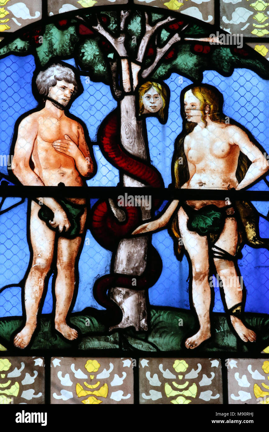 Der Kathedrale von Auxerre, dem heiligen Stephan geweiht. Glasfenster. Adam, Eva und Lilith. Garten Eden. Frankreich. Stockfoto