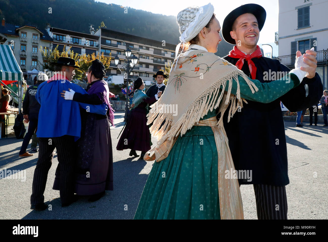 Die Landwirtschaft fair (Comice Agricole) von Saint-Gervais-les-Bains. Savoyer Volkstanz mit der Besetzung von 'Chamochire'. Stockfoto