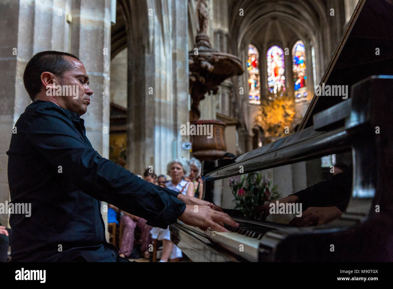 Konzert und Sufi Poesie lesen in Saint-Merry Kirche, Paris. ThÃ©ophile de Wallensbourg. Stockfoto