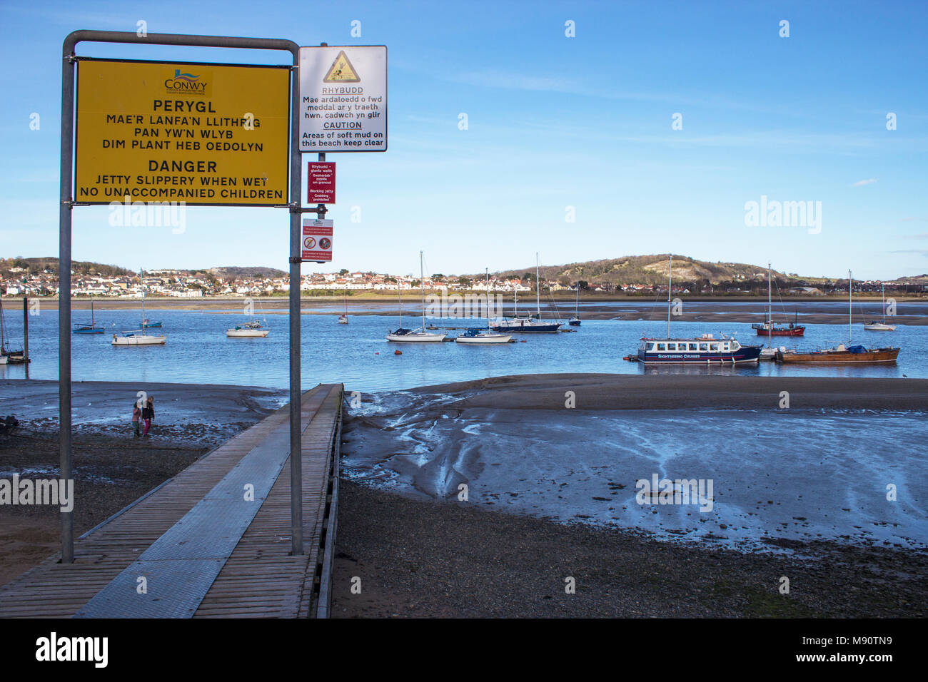 Warnschild in Conwy Hafen Stockfoto