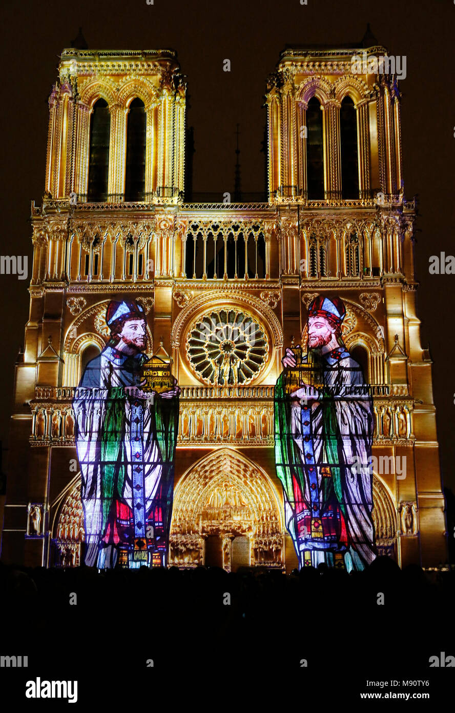 Ton und Licht Show an der Kathedrale Notre Dame de Paris, Frankreich. Stockfoto
