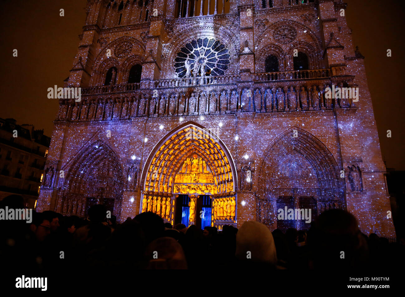 Ton und Licht Show an der Kathedrale Notre Dame de Paris, Frankreich. Stockfoto