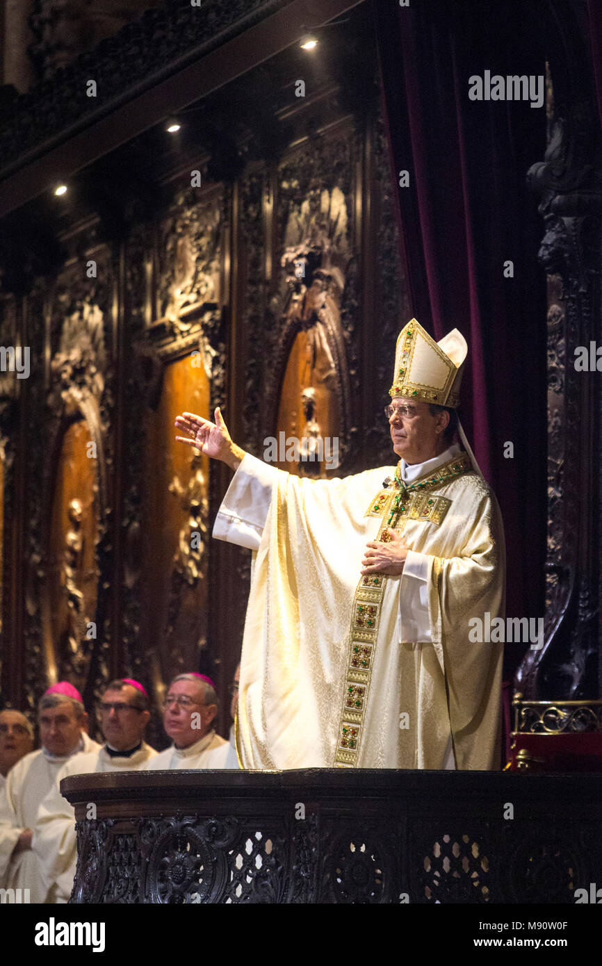 Paris, Frankreich. Michel Aupetit's erste Masse wie Paris Erzbischof in der Kathedrale von Notre Dame de Paris, Frankreich. Stockfoto