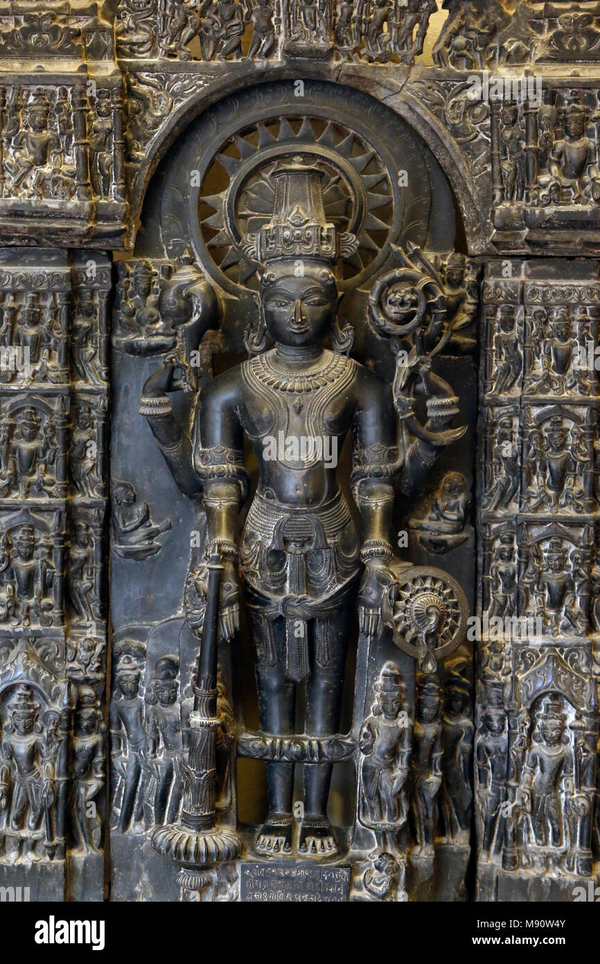 National Museum von Indien, Delhi. Vishnu und seine Manifestation. Gahadavala, 1147 N.CHR. Mehrauli, Delhi. Stein. Detail. Indien. Stockfoto