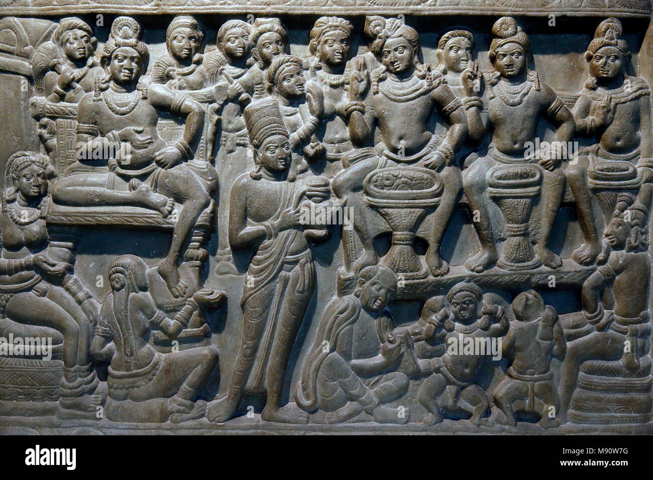 National Museum von Indien, Delhi. Buddhas Leben Szenen. Ikshvaku, 3. Jahrhundert n. Chr. Nagarjunakonda, Andhra Pradesh. Grauen Kalkstein. Detail. Indien. Stockfoto