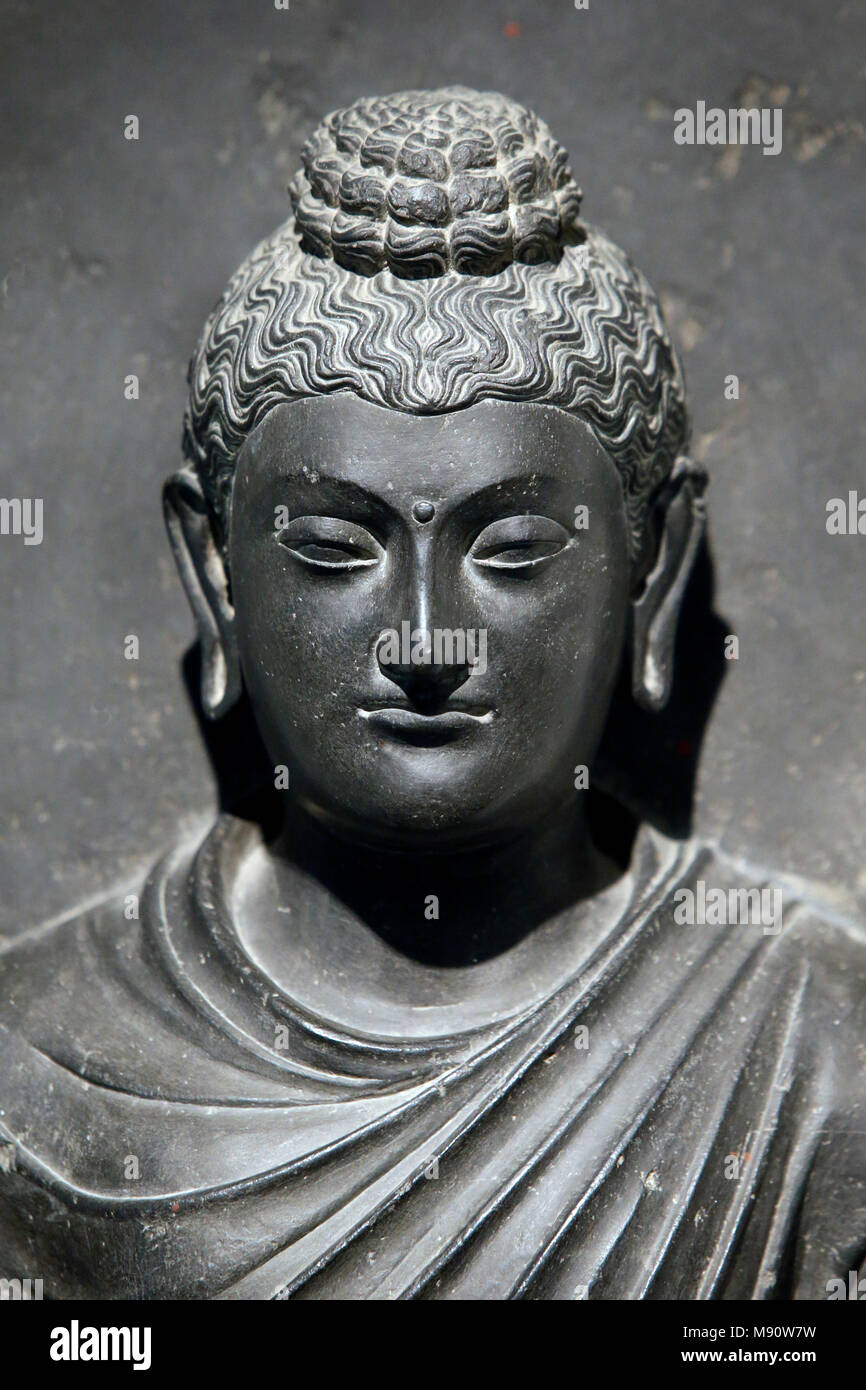 National Museum von Indien, Delhi. Stehender Buddha. Kuschana, 2. Jahrhundert n. Chr. Gandhara. Schiefer. Detail. Indien. Stockfoto