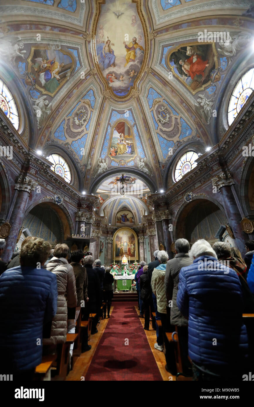 Saint-Grat Kirche. Katholische Messe. Valgrisenche. Italien. Stockfoto