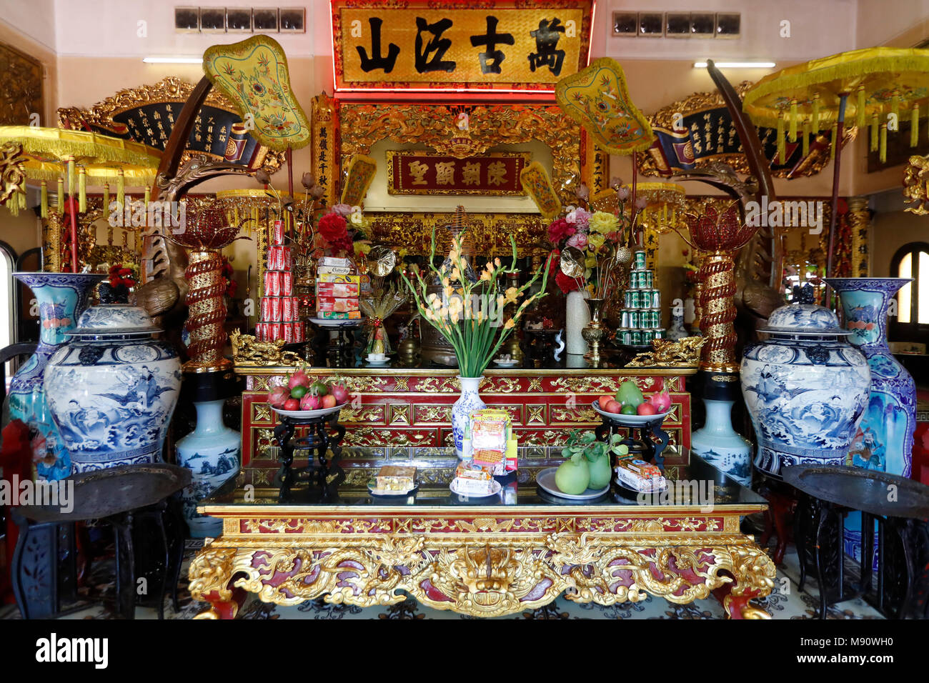 Tran Hung Dao taoistische Tempel. Altar. Ho Chi Minh City. Vietnam. Stockfoto