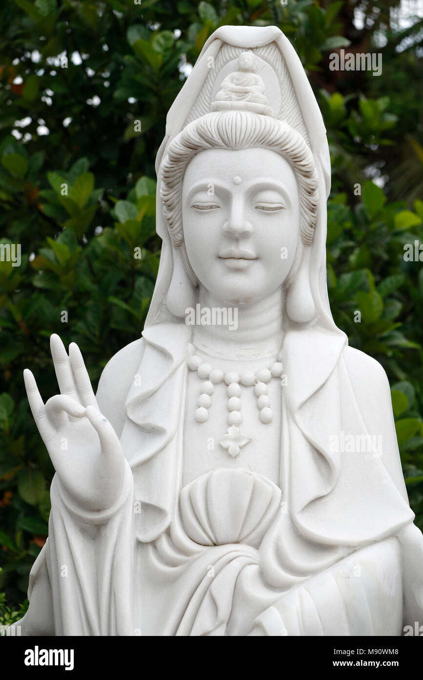 Quan Am, der Bodhisattva des Mitgefühls. Marmorstatue. Ho Chi Minh City. Vietnam. Stockfoto