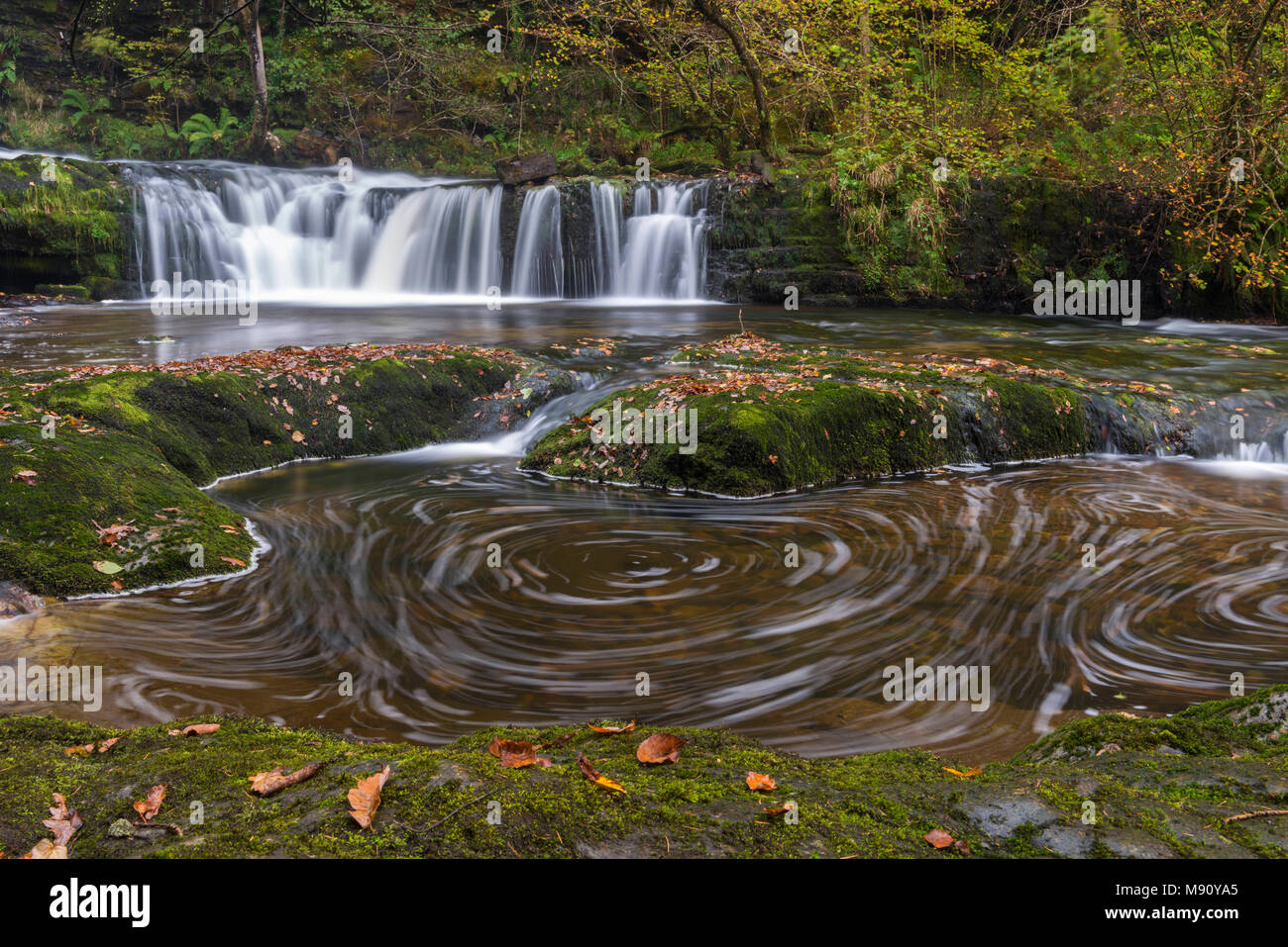 Wasserfällen und Whirlpools in der Nähe von Ystradfellte in den Brecon Beacons National Park, Wales. Herbst (Oktober) 2017. Stockfoto