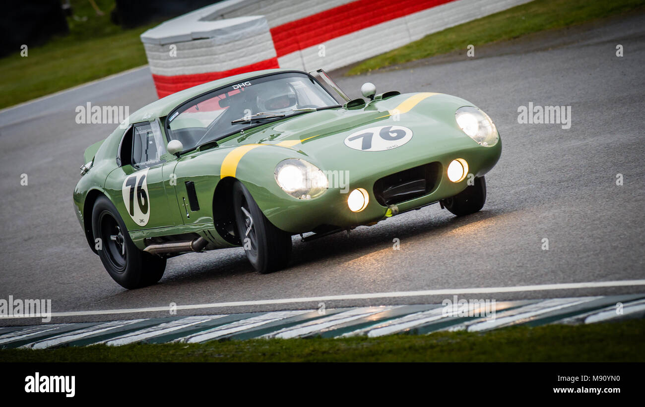 1964 Shelby Cobra Daytona Coupé aus der Schikane an die 2018 Goodwood Mitgliederversammlung, 76 MM Stockfoto