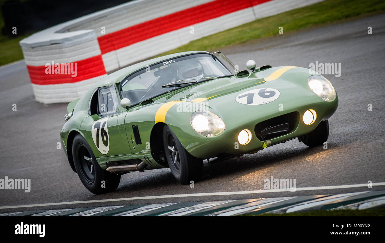 1964 Shelby Cobra Daytona Coupé aus der Schikane an die 2018 Goodwood Mitgliederversammlung, 76 MM Stockfoto