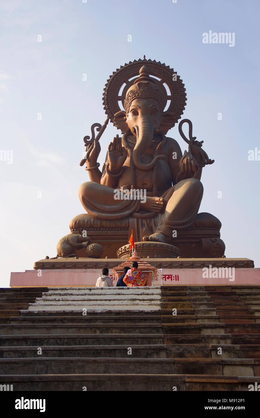 Birla Ganapati einen 72 Meter hohen Herrn Ganapati Idol an Somatane Mautstelle in Pune Stockfoto