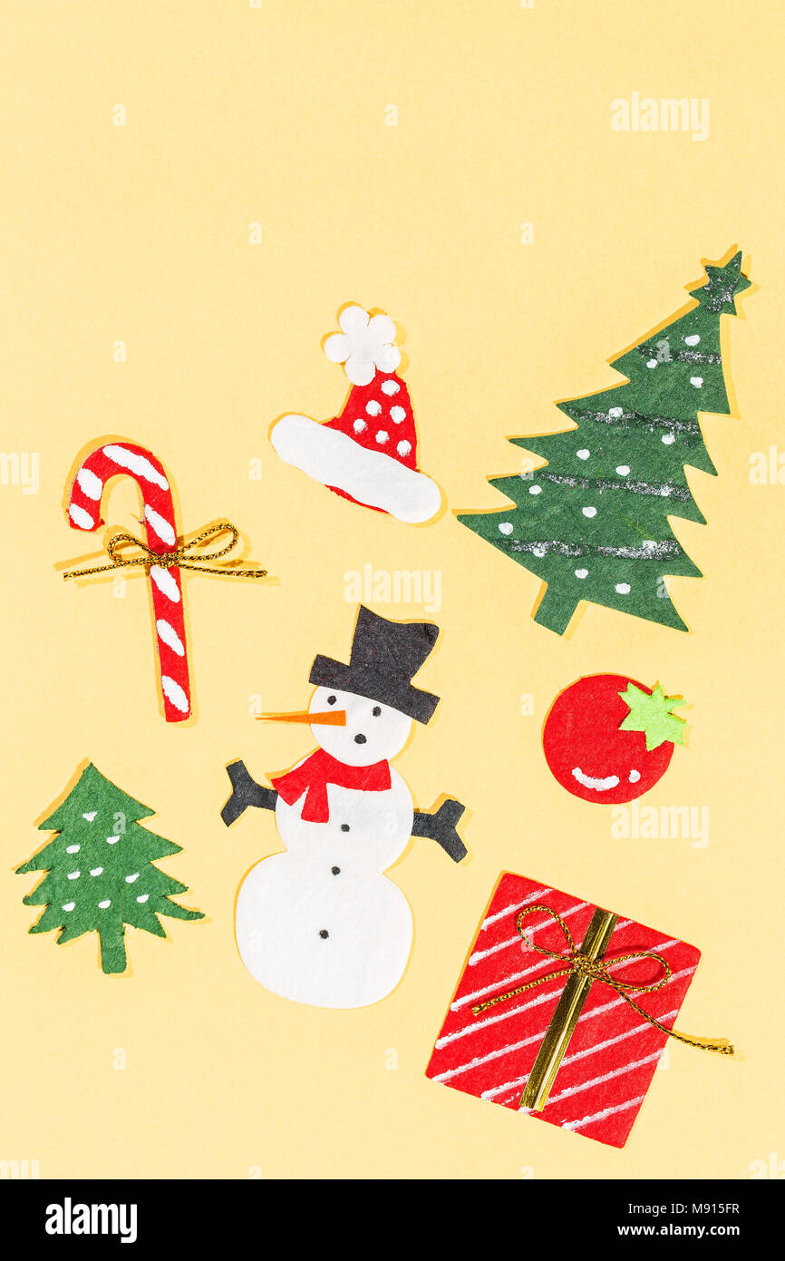 Paper Craft für saisonale. Auf der gelben Creme Papier Hintergrund. Stockfoto