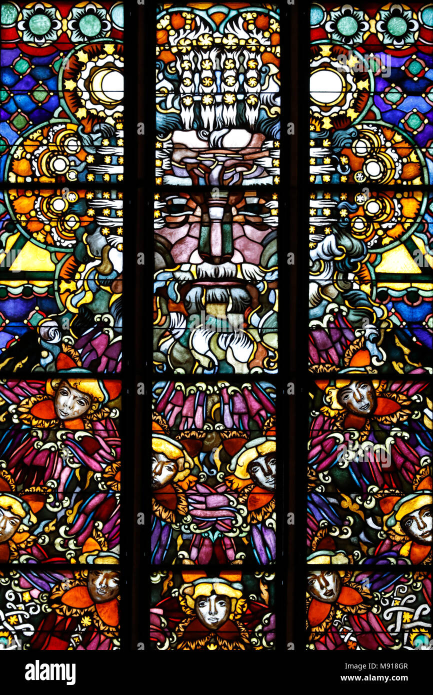 St.-Nikolaus-Kirche. Glasfenster. Fribourg. Die Schweiz. Stockfoto