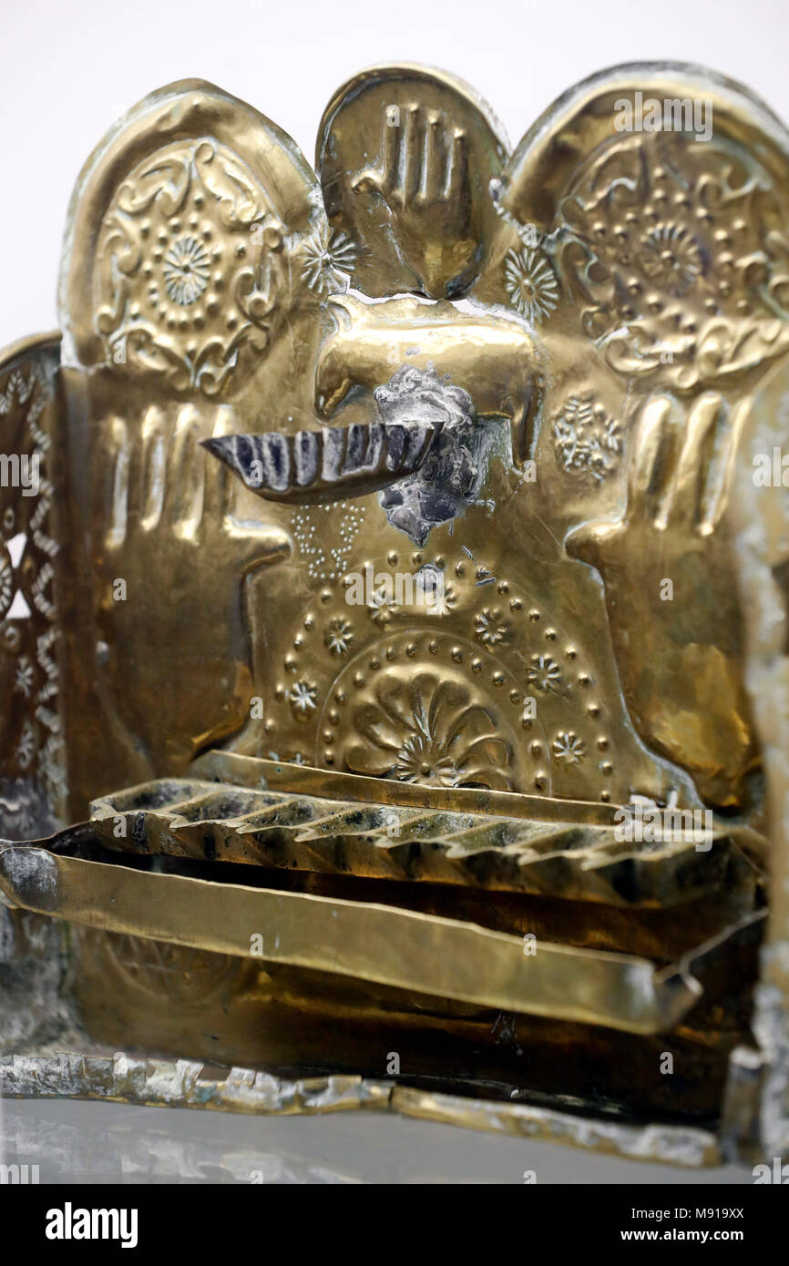 Bartholdi Museum. Öl lampe. Ein Hanukkah Menorah. Colmar. Frankreich. Stockfoto