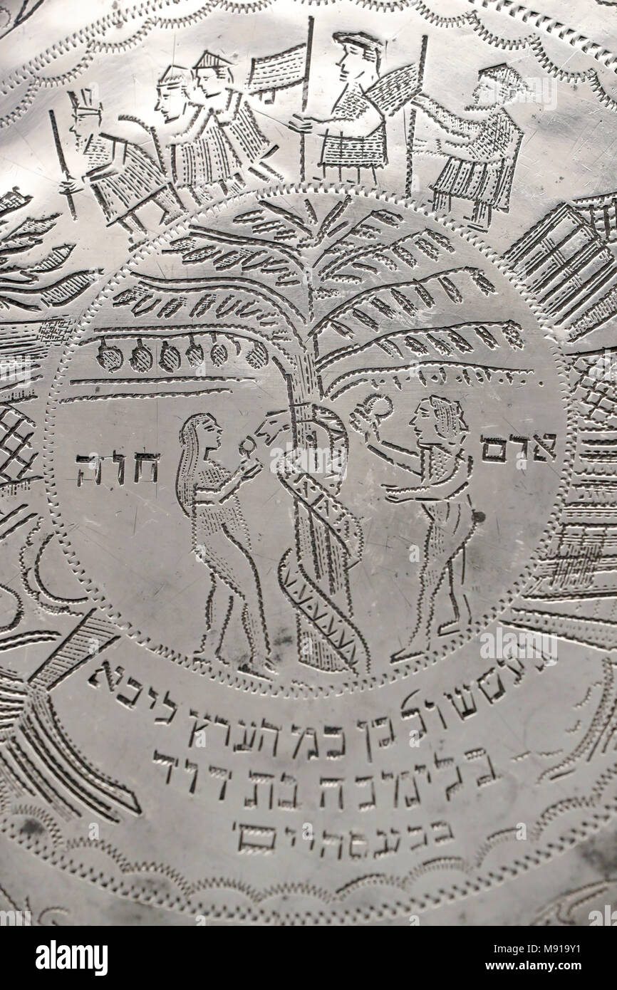 Bartholdi Museum. Passahfest Seder Platte. Adam und Eva. 19. Colmar. Frankreich. Stockfoto