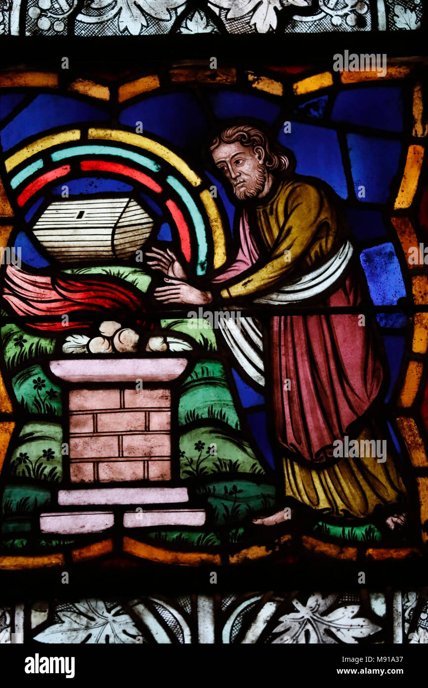Saint-Pierre-le-Jeune evangelische Kirche. Die Arche Noah. Die erste sacrafice. Glasfenster. Straßburg. Frankreich. Stockfoto