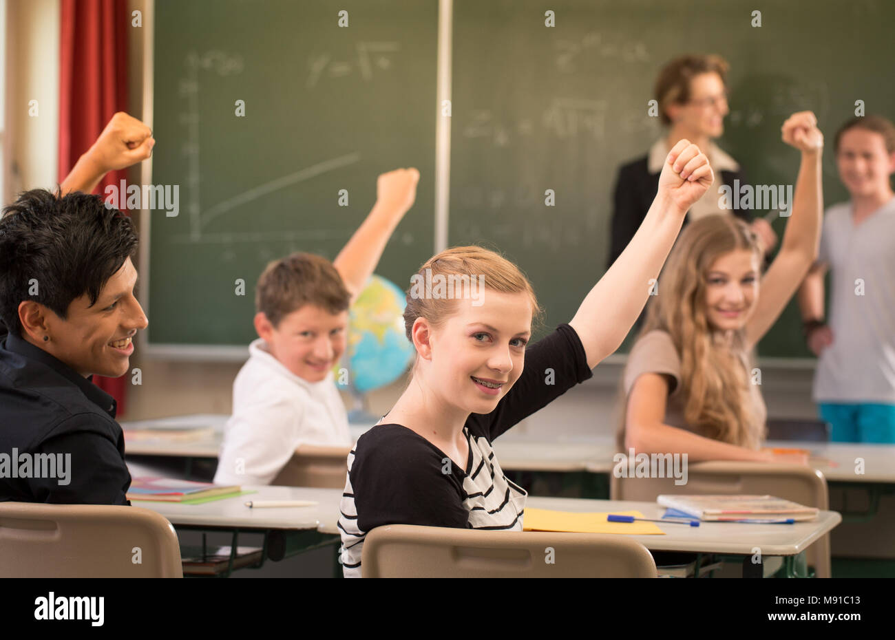 Mathelehrer vor Studenten, die gut vorbereitet sind Stockfoto