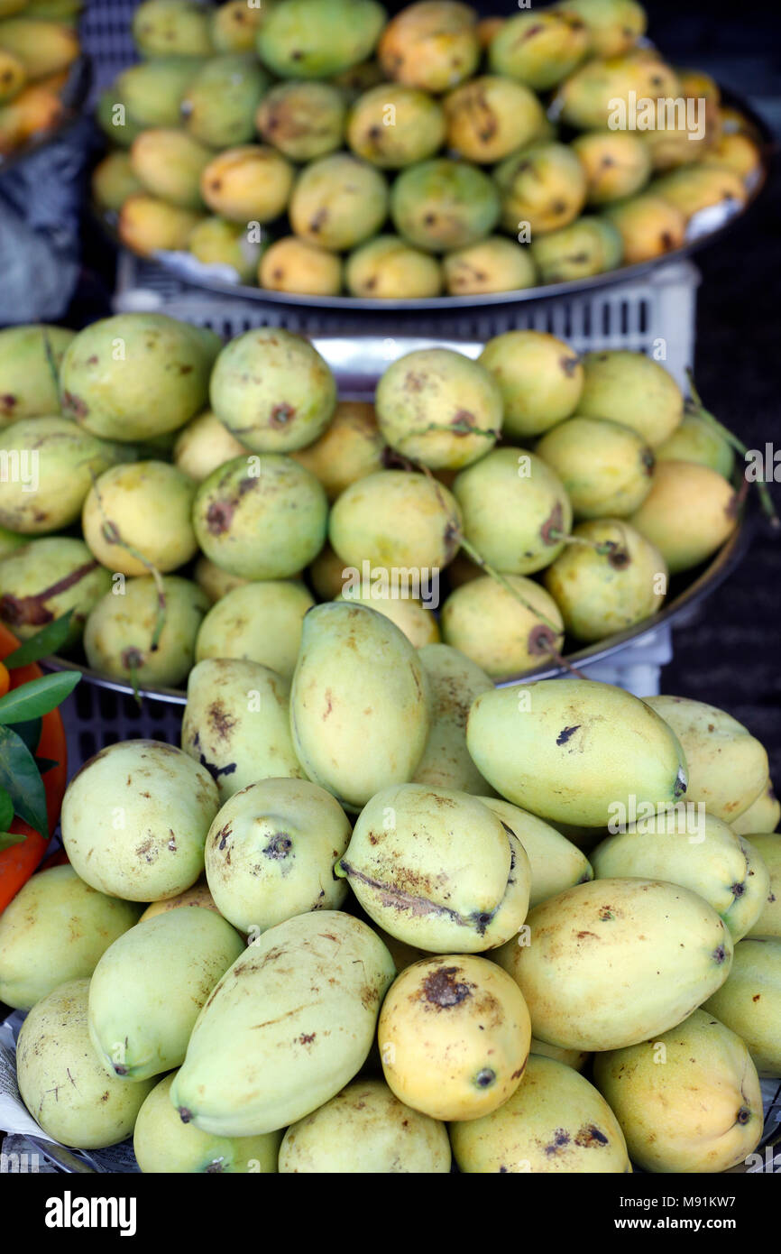 Morgen Markt in Duong Dong Stadt. Tropische Früchte. Mangos. Phu Quoc. Vietnam. Stockfoto