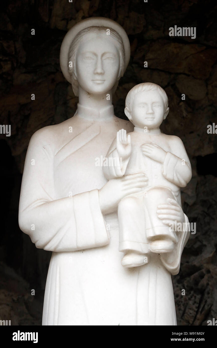 St. Joseph Kathedrale. Unsere Liebe Frau von La Vang. Jungfrau und Kind. Lang Sohn. Vietnam. Stockfoto