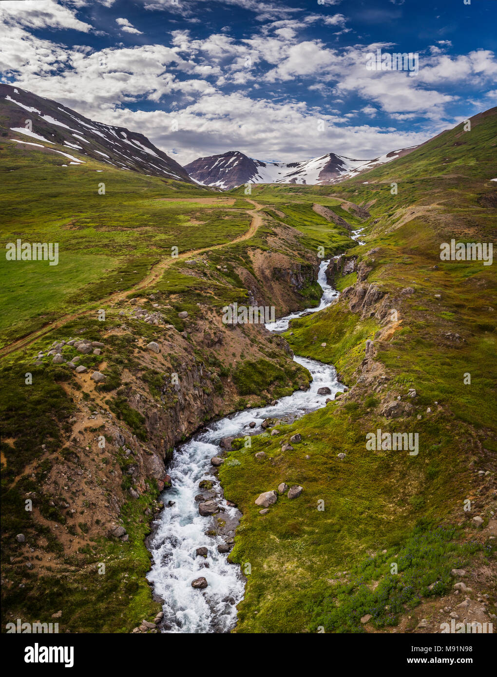 Landschaft, Fluss, Karlsa Eyjafjordur, Island. Dieses Bild ist mit einer Drohne erschossen. Stockfoto