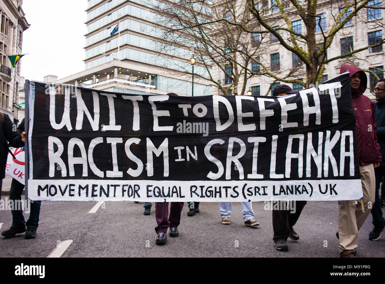Tausende Menschen versammelten sich im Zentrum von London, im März gegen Rassismus nationalen Demonstration aus Protest gegen die dramatische Anstieg der Rasse ähnliche Angriffe. Stockfoto