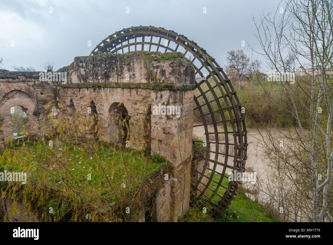Ruinen einer alten mittelalterlichen waterwheel in Cordoba Stockfoto