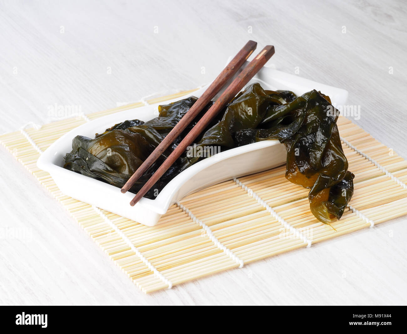 Alge WAKAME - Wakame Algen Wakame ist ein Meer von pflanzlichen oder essbare Algen. Basic compound der japanischen Misosuppe. Binomial Name: Undaria Pinnatifi Stockfoto