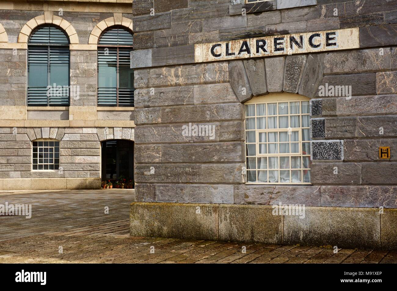 Clarence Naval Yard, jetzt Sanierte Wohnungen mit Aspekten der Fenster Design auf der Immobilien Stockfoto