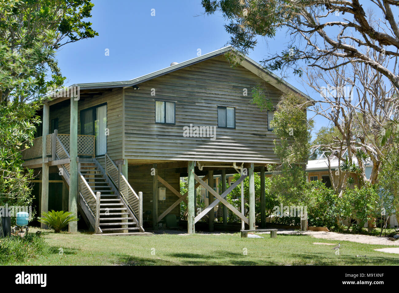 Teewah, Queensland, Australien - 19. Dezember 2017. Externe Ansicht von Wohnhaus in Teewah Dorf in der Great Sandy National Park in Queensland, Au Stockfoto