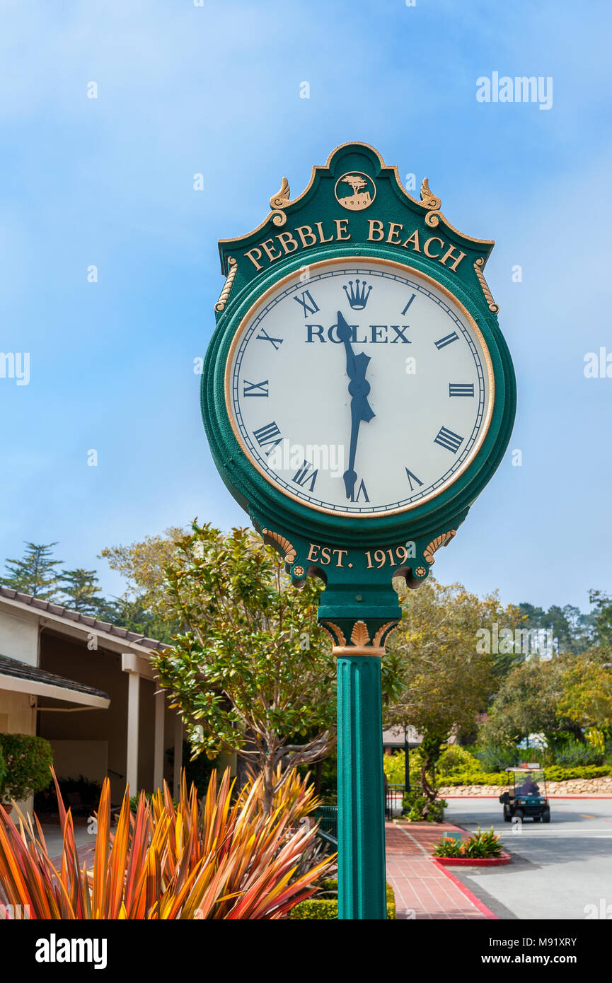 Rolex Outdoor Uhr in Pebble Beach, Monterey County, Kalifornien, USA. Pebble Beach ist ein Resort, das Ziel und die Heimat von berühmte Golfplätze. Stockfoto