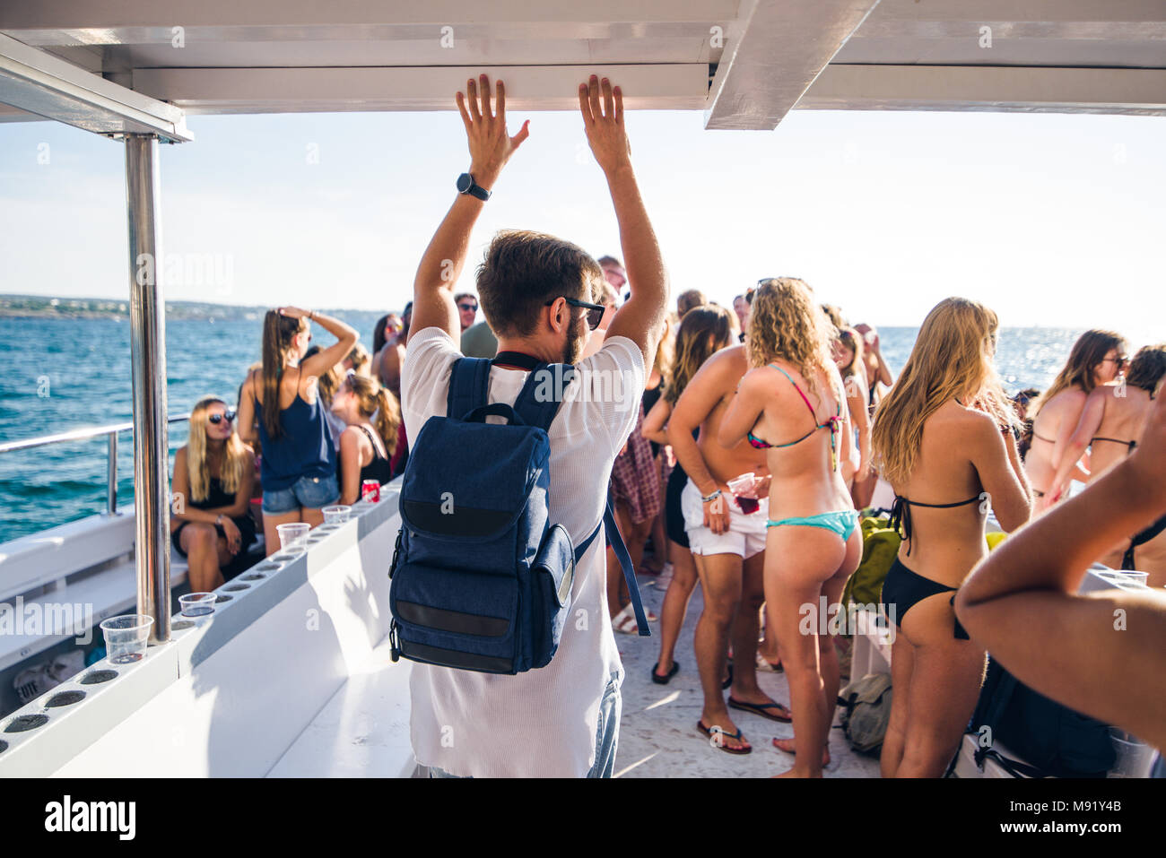 Genießen Sie eine Gruppe von Freunden ein Boot party Stockfoto