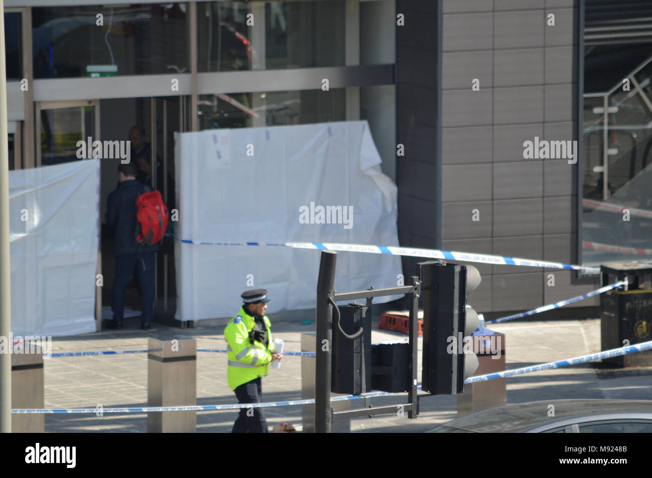 London, UK, 21. März 2018 Polizei Cordon an der Mordszene bei Stratford Einkaufszentrum im Osten von London. Credit: Christy/Alamy Leben Nachrichten. Stockfoto