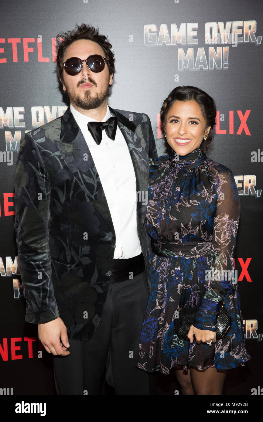Los Angeles, Ca, USA. 21 Mär, 2018. Kyle Newacheck und Marisa Newacheck am Netflix Los Angeles Premiere von Game Over, Man! Im Regency Dorf Theater in Los Angeles, Kalifornien am 21. März 2018. Quelle: Steve Rose/Medien Punch/Alamy leben Nachrichten Stockfoto