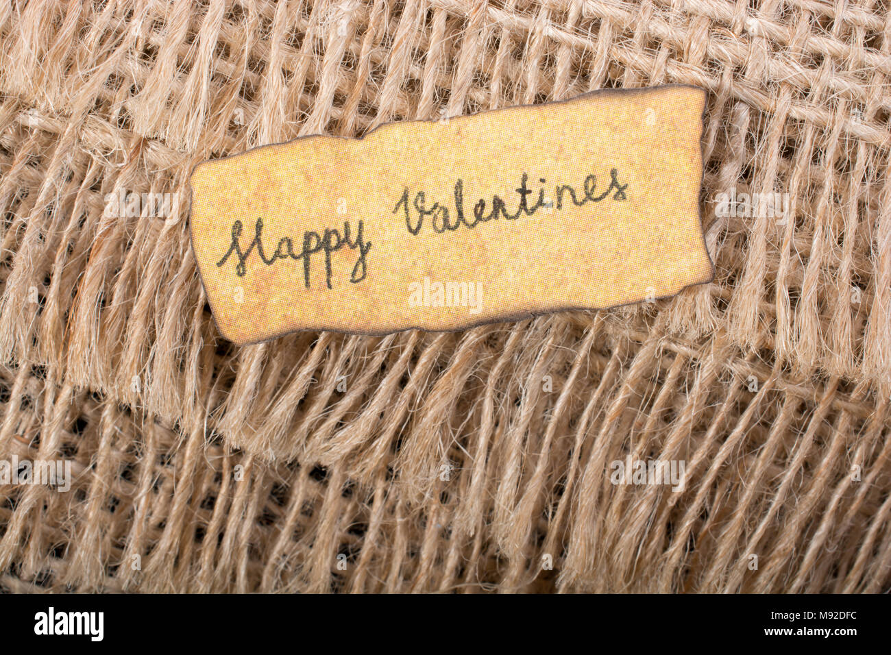 Valentinstag Wording auf zerrissenes Papier als Liebe Konzept Stockfoto