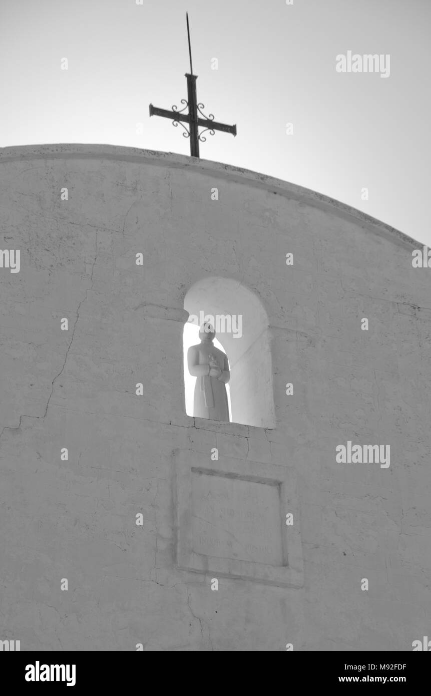 Die San Xavier del Bac Mission steht auf der Tohono O'odham Indischen Reservaton in der Nähe von Tucson, Arizona. Stockfoto