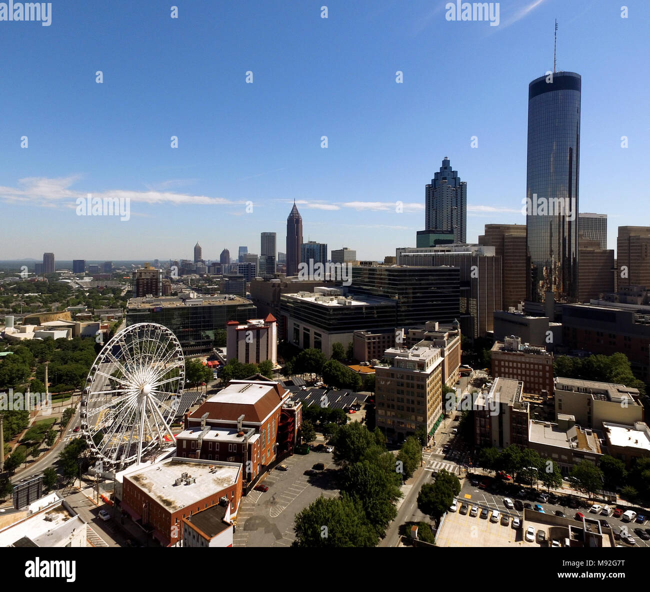 Die Carnival ride Spinning Wheel ride ist zentral in der Innenstadt von Atlanta GA entfernt Stockfoto