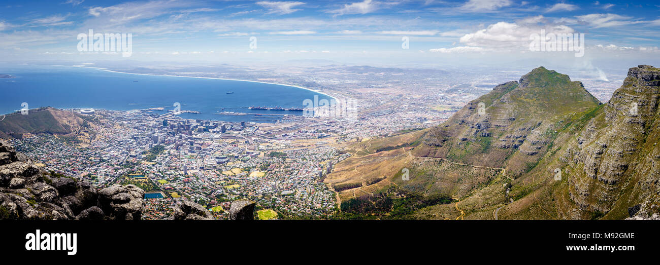 Panoramablick über die Stadt Kapstadt Atlantikküste vom Tafelberg Stockfoto