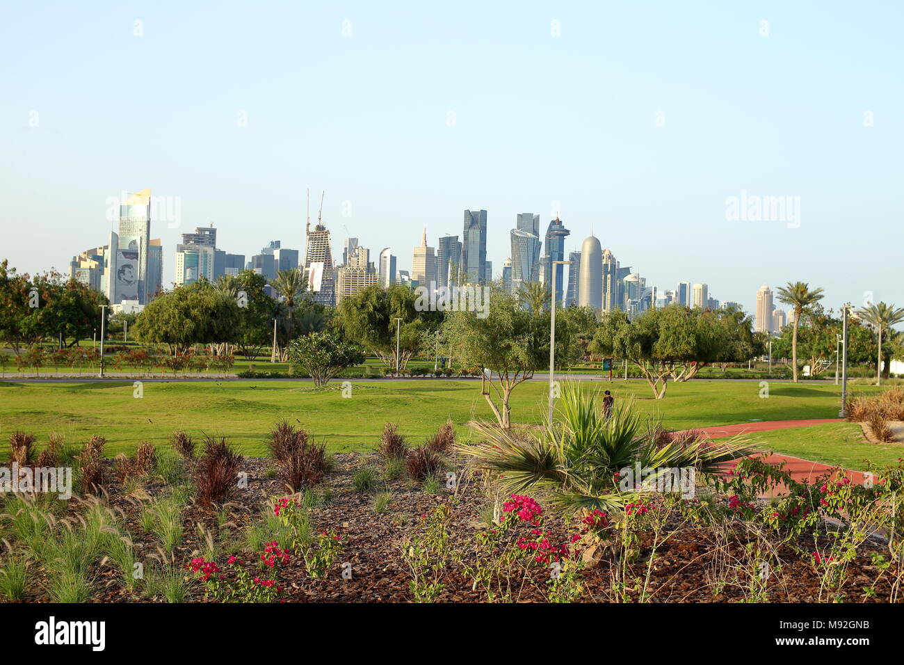 BIDDA PARK, Doha, Katar - 21. März 2018: Blick auf die frisch gelegte Blumenbeete im neuen Park in Katars Hauptstadt, Stockfoto