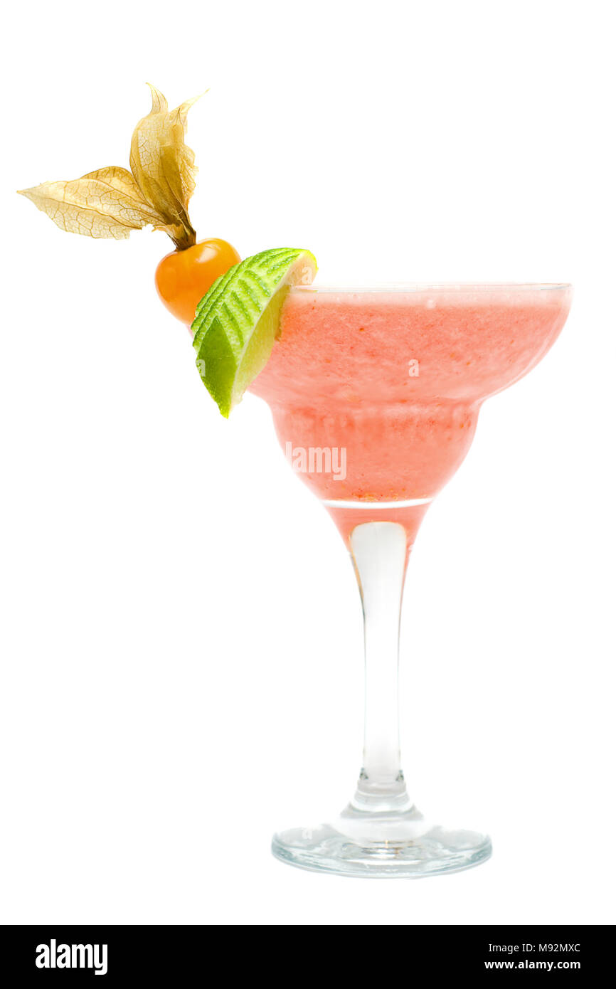 Strawberry Margarita Cocktail isoliert auf Weiss. Long Drinks Stockfoto